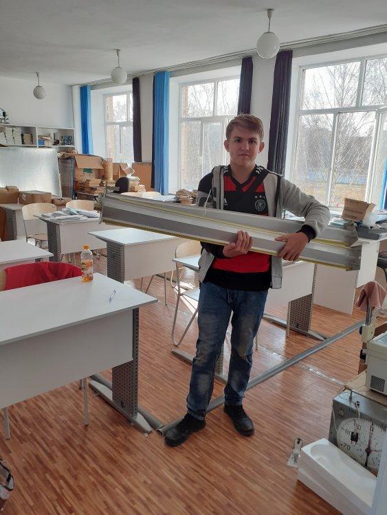 Новый кабинет физики поступил в школу.