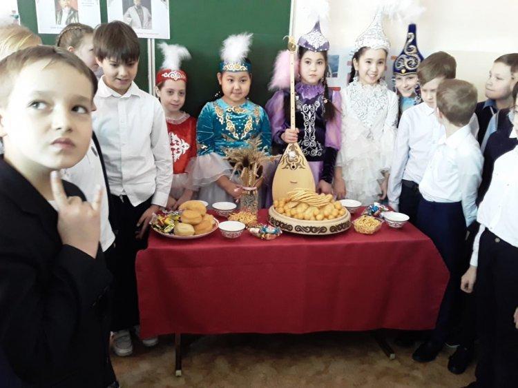 Абай - поэт, композитор, переводчик